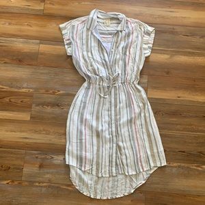 Has pockets, working buttons all the way down!